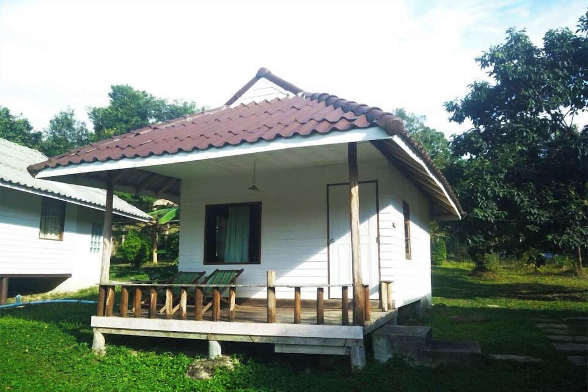 Fan Bungalow with Garden View-Non AC | Free WiFi, bed sheets