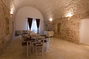 Tägliches inbegriffenes Frühstücksbuffet