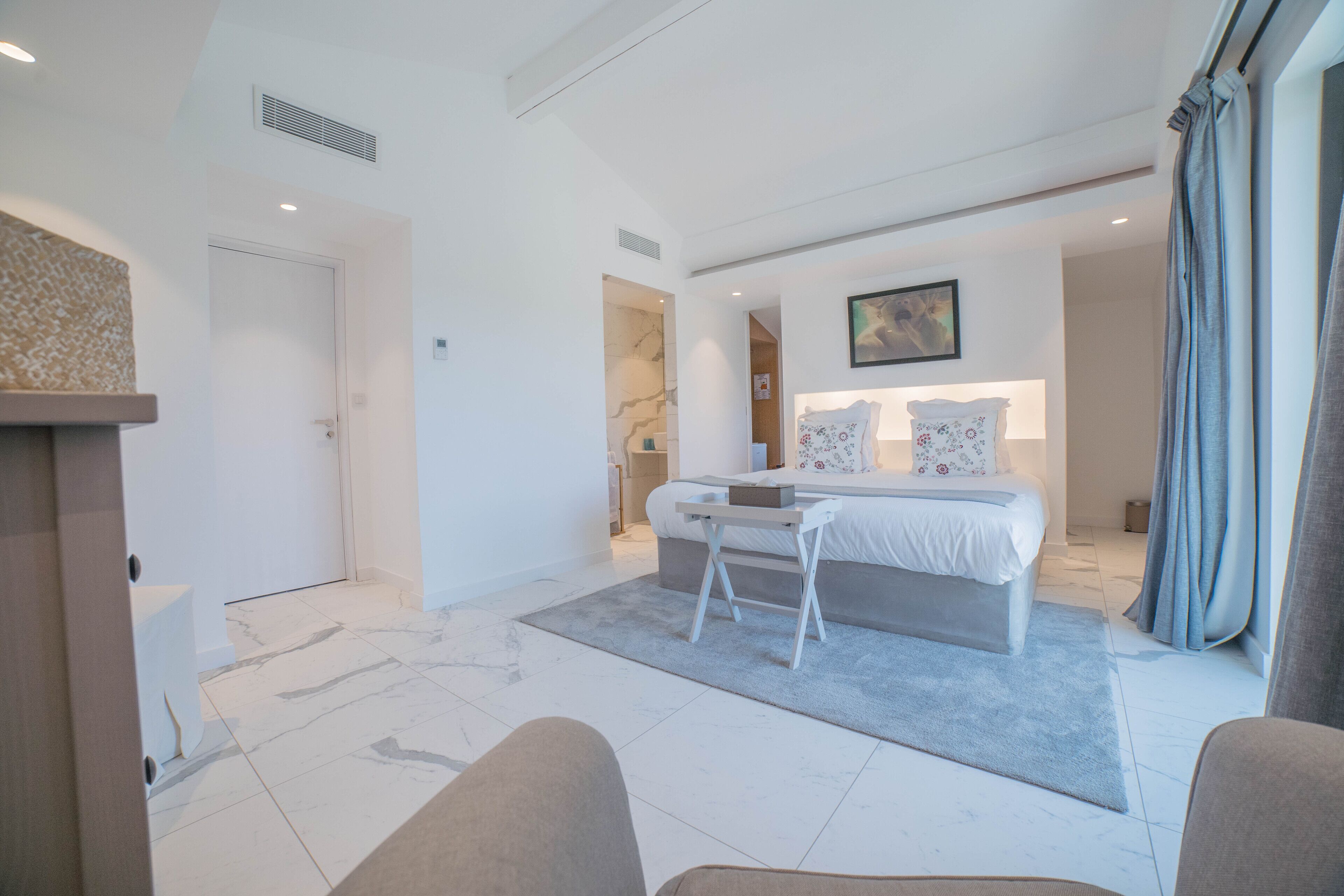 double room (exclusive) | minibar, in-room safe, individually decorated, individually furnished