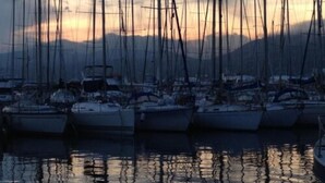 A marina with multiple sailboats docked. - Hotel Le Mandala (Saint-Tropez)