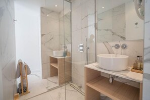 Double Room (Privilege) | Bathroom | Hair dryer, slippers, towels - Hotel Le Mandala (Saint-Tropez)