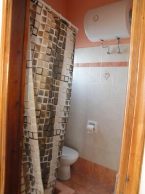 Shower, free toiletries, towels - Meltemi Studios Sea View (Kasos)