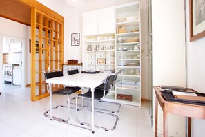 Apartment, 2 Bedrooms | In-room dining