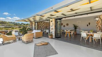 Breakfast, lunch, dinner served; local and international cuisine