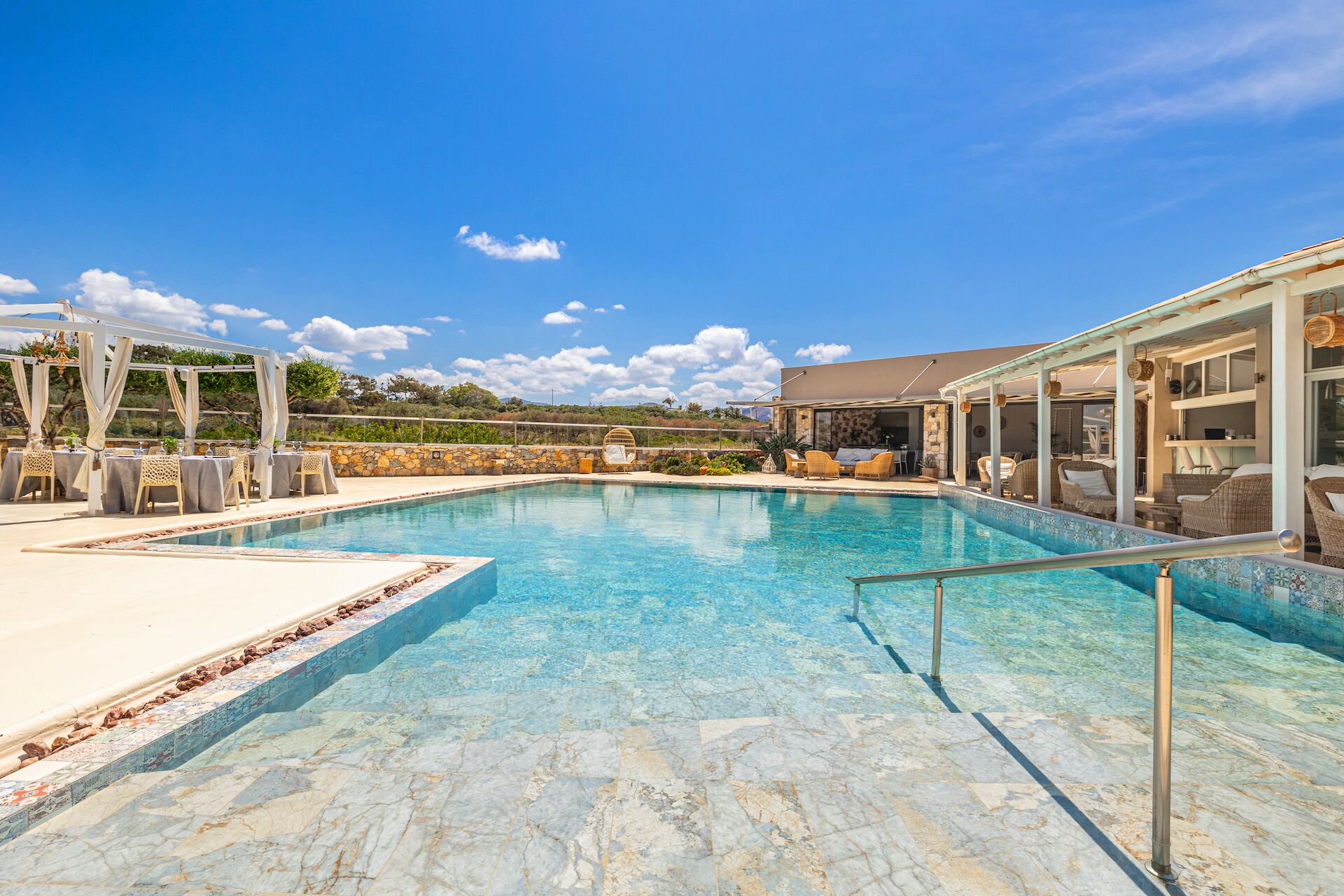2 outdoor pools, sun loungers