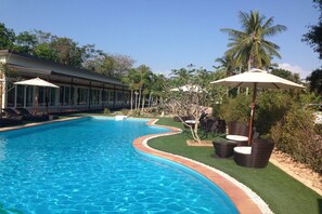 Piscine extérieure