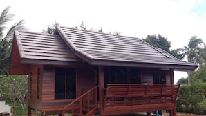A wooden house with a sloped roof and a porch. - Check In & Chill Out Laem Sok Pier (Trat)
