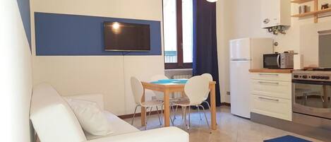 Apartment (Blu ) | Wohnbereich | Flachbildfernseher