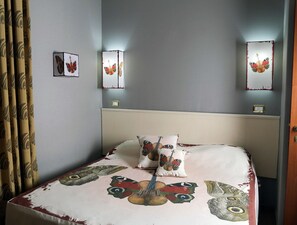 Double Room Single Use, Ensuite | Individually decorated, individually furnished, desk, blackout drapes - Guesthouse Trastevere (Rome)