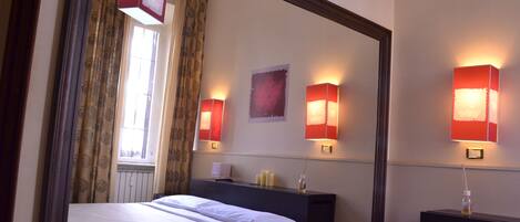 Superior Double Room, Ensuite | Individually decorated, individually furnished, desk, blackout drapes