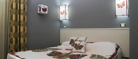 Double Room Single Use, Ensuite | Individually decorated, individually furnished, desk, blackout drapes