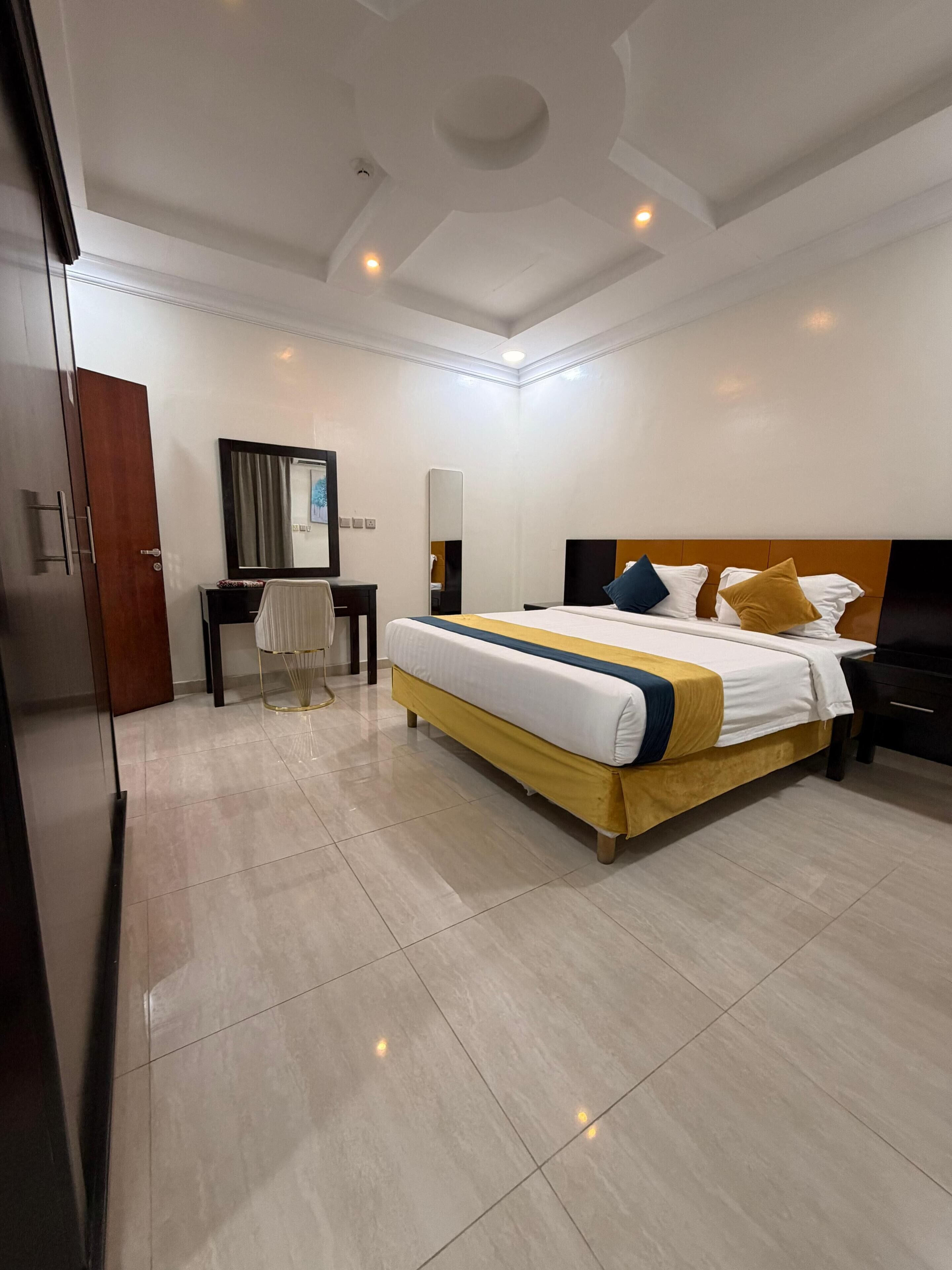 Desk, soundproofing, iron/ironing board, free WiFi