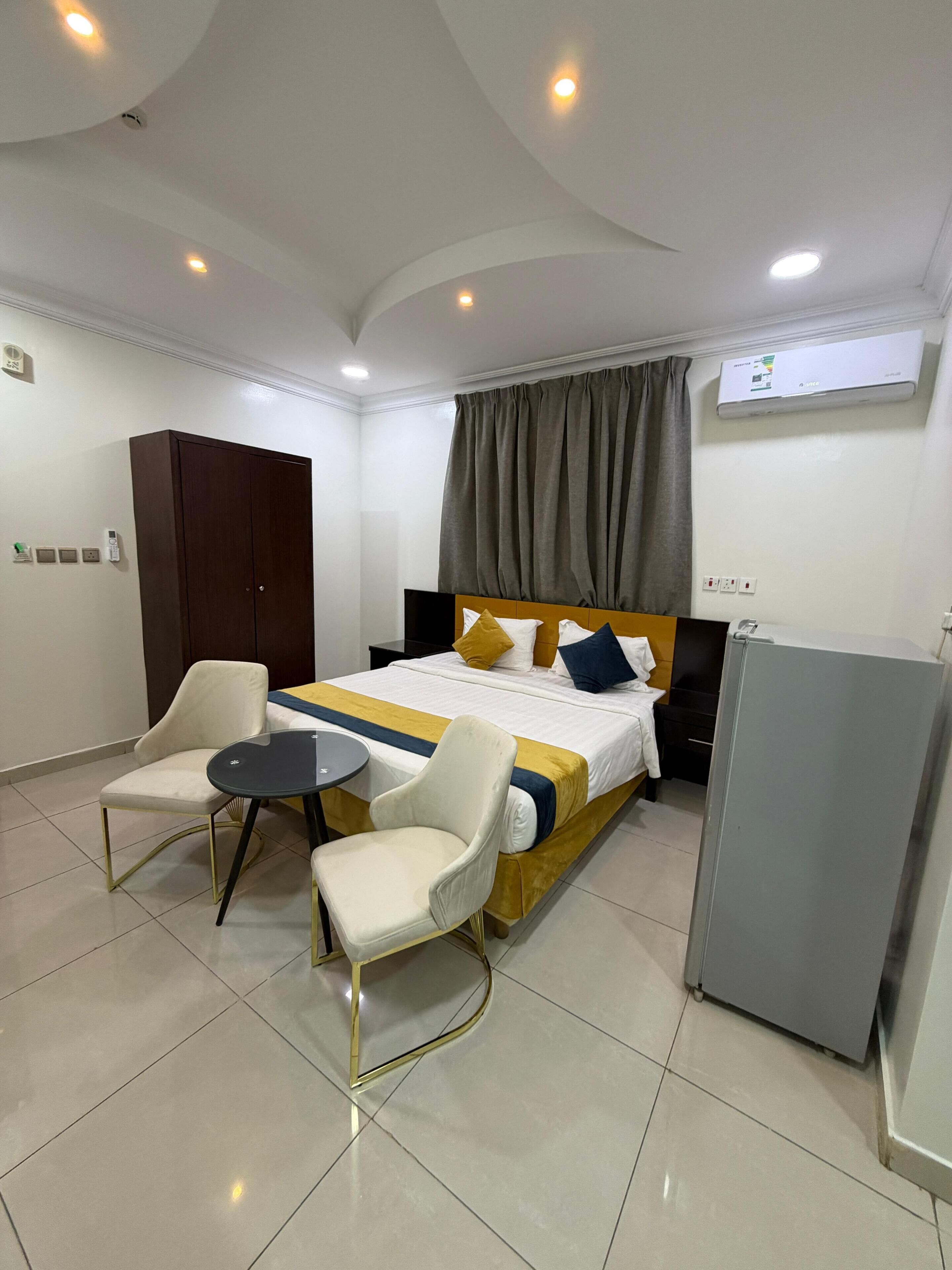 Desk, soundproofing, iron/ironing board, free WiFi