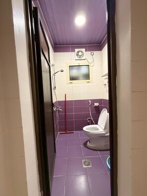 Free toiletries, hair dryer, bathrobes, slippers -  Arous Al-Faisaliah Serviced Apartments شقق عروس الفيصلية للشقق المخدومة (Dammam)