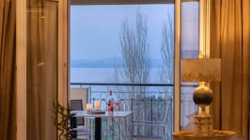 Junior Suite, 1 Bedroom, Sea View | Living room