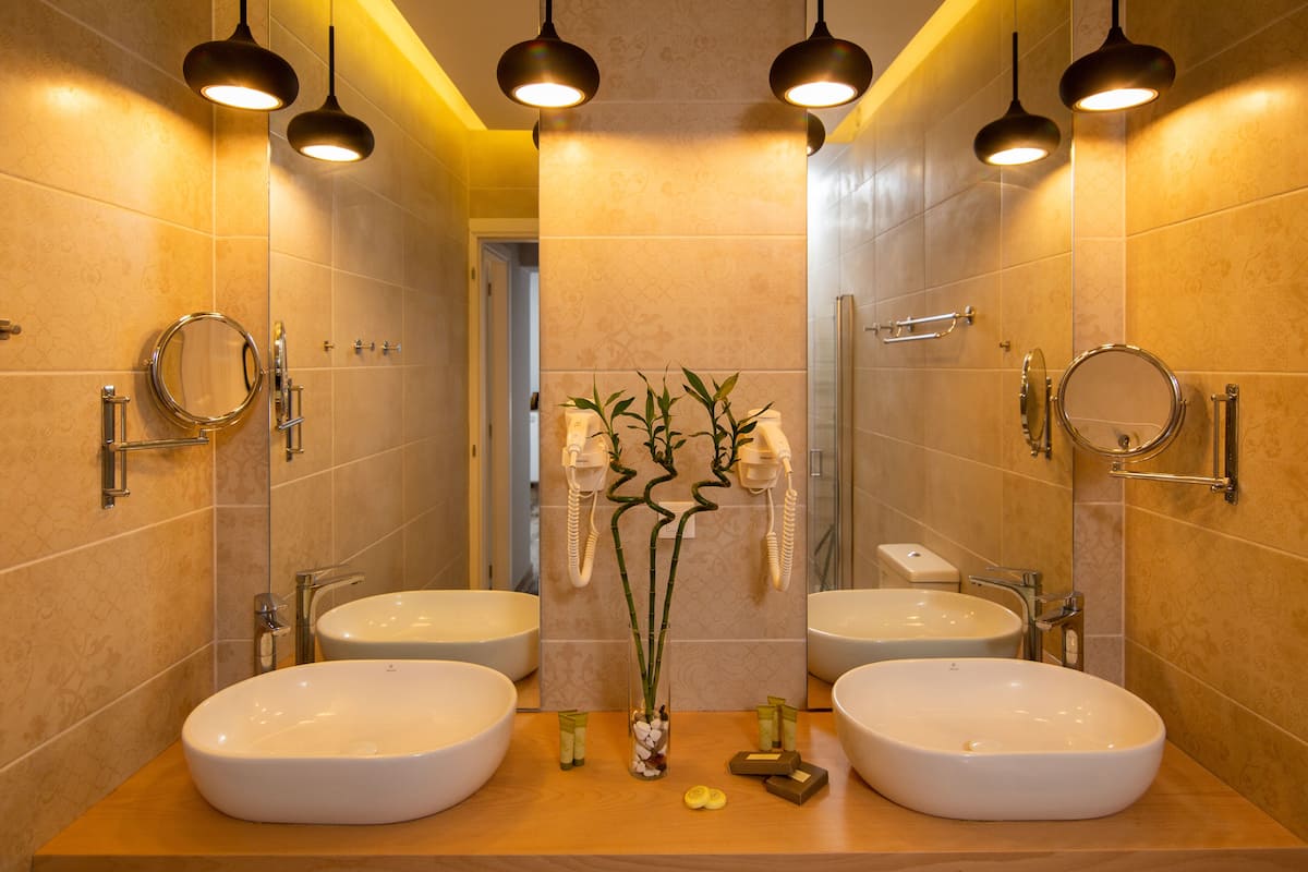 junior suite, 1 bedroom, sea view | bathroom | shower, rainfall showerhead, free toiletries, hair dryer