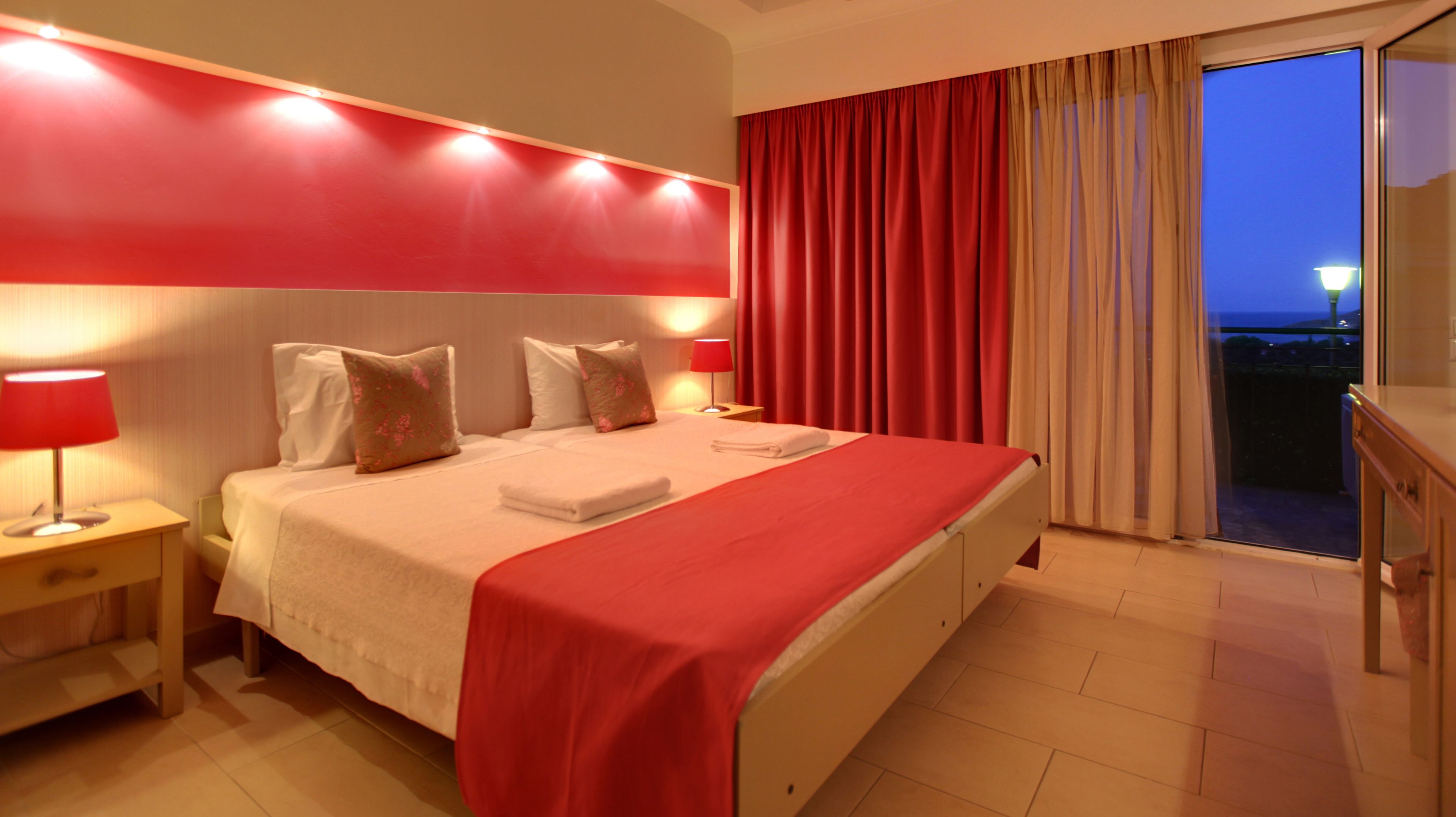 double room | 1 bedroom, minibar, in-room safe, individually furnished