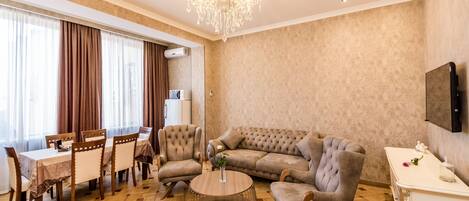 Ropa de cama de alta calidad y muebles diferentes