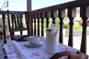 Desk, free cribs/infant beds, rollaway beds, bed sheets