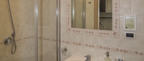 Double or Twin Room | Bathroom