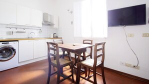Private kitchen - By the side of the Dome (Florence)
