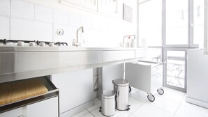 Apartment, 1 Bedroom | Private kitchen | Stovetop, cookware/dishes/utensils - Lungarno Vespucci Elegance in Florence (Florence)
