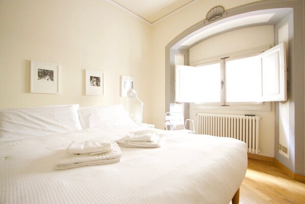 1 bedroom, cots/infant beds, free WiFi, bed sheets - Lungarno Vespucci Elegance in Florence (Florence)
