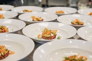 Lunch and dinner served, local cuisine - Hotell Furusund (Furusund)