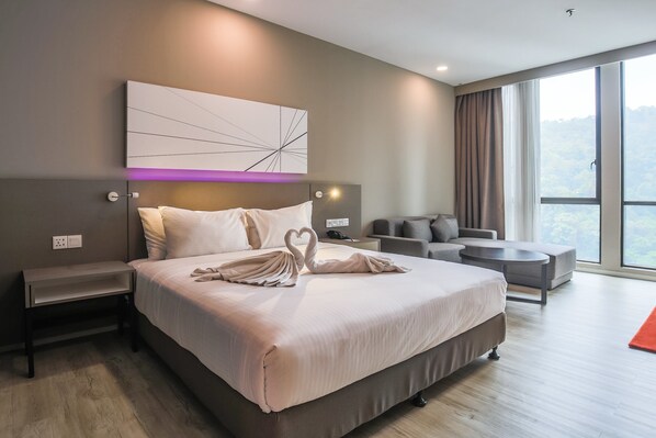 Deluxe Room, 1 King Bed | In-room safe, desk, iron/ironing board - alia damansara by Subhome (Petaling Jaya)