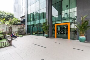 Property entrance - alia damansara by Subhome (Petaling Jaya)