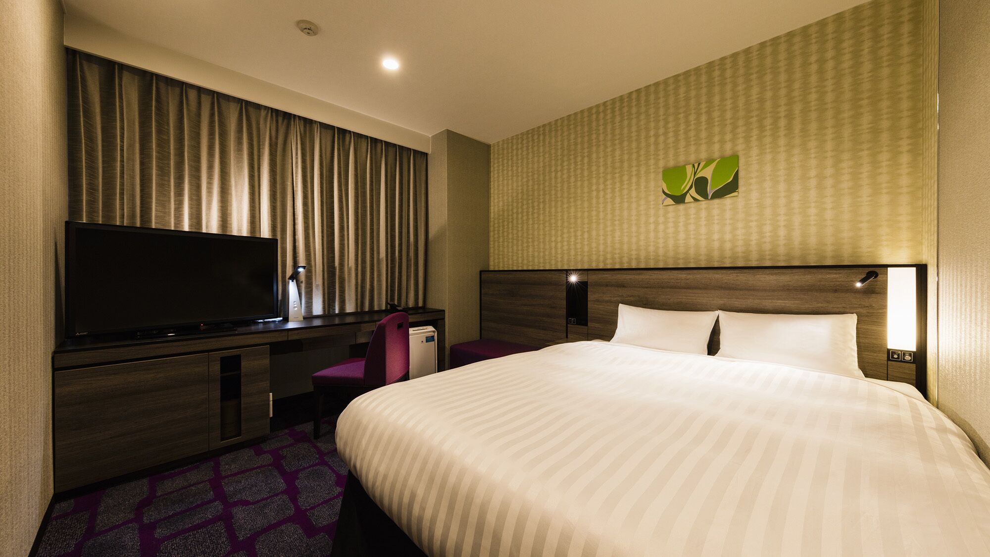 Blackout drapes, free WiFi, bed sheets