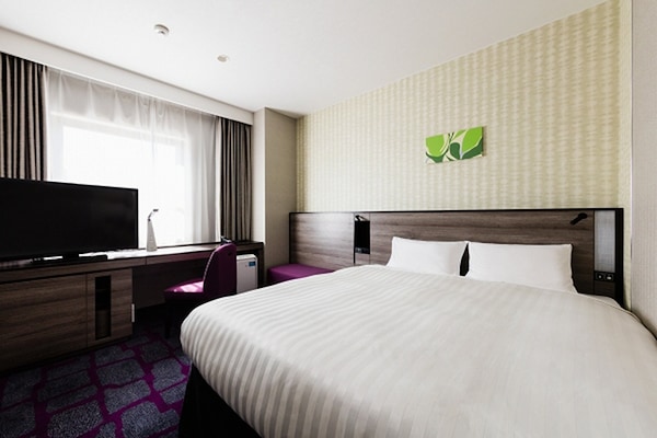 Blackout curtains, free WiFi, bed sheets