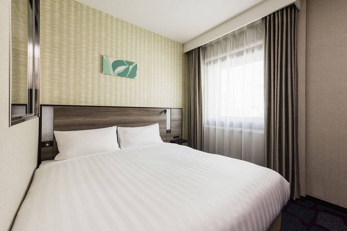Blackout drapes, WiFi (free), bed sheets