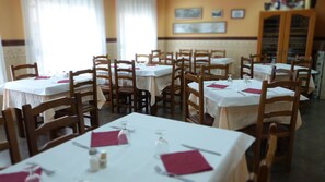 Frühstück, Mittagessen und Abendessen