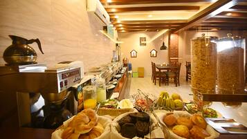 Sarapan Eropah setiap hari (USD 5 seorang)