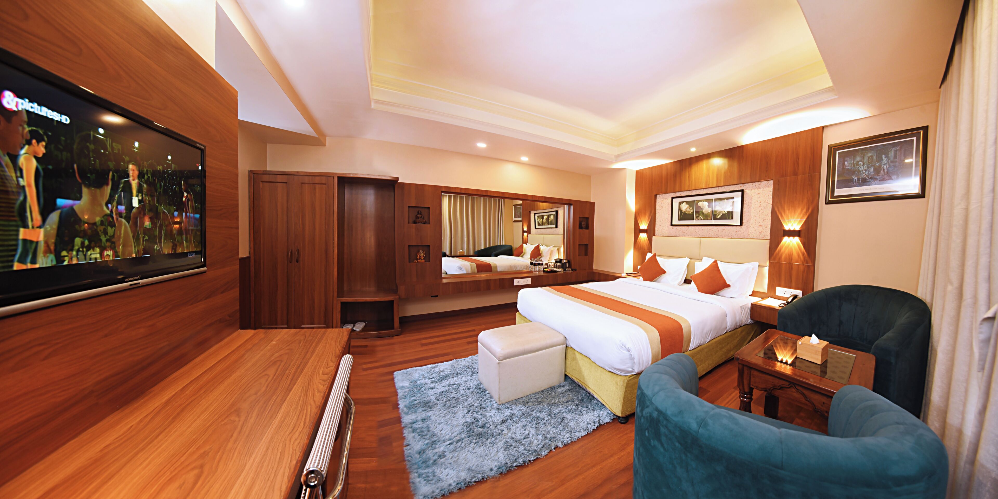 panoramic suite, 1 bedroom, city view | premium bedding, minibar, in-room safe, desk