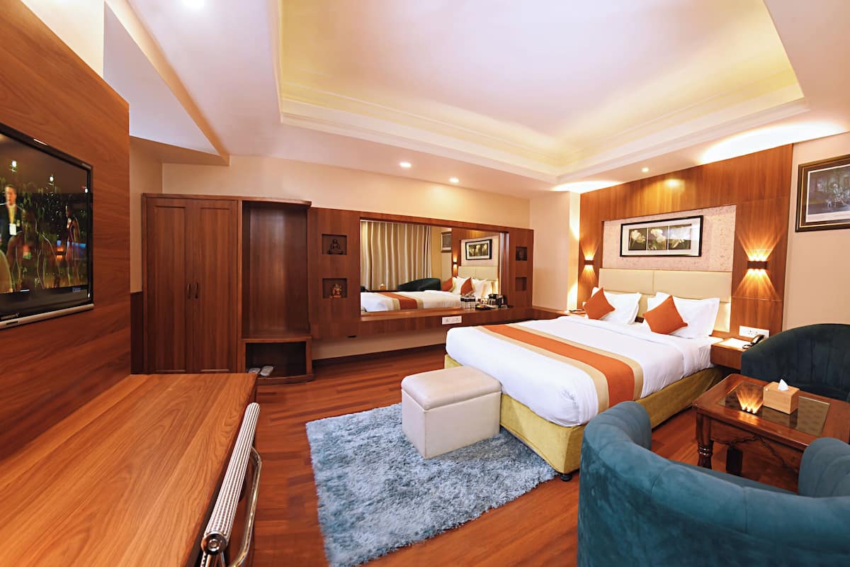 panoramic suite, 1 bedroom, city view | premium bedding, minibar, in-room safe, desk