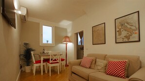 Unclassified image, 2 of 22, button - Claudia Suite with view in Florence (Florence)