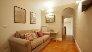 Unclassified image, 4 of 22, button - Claudia Suite with view in Florence (Florence)