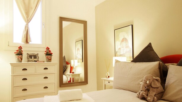 Unclassified image, 1 of 22, button - Claudia Suite with view in Florence (Florence)