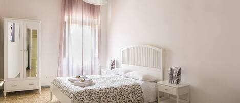 3 bedrooms, desk, iron/ironing board, WiFi
