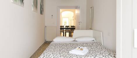 3 chambres, fer et planche à repasser, Wi-Fi, draps fournis