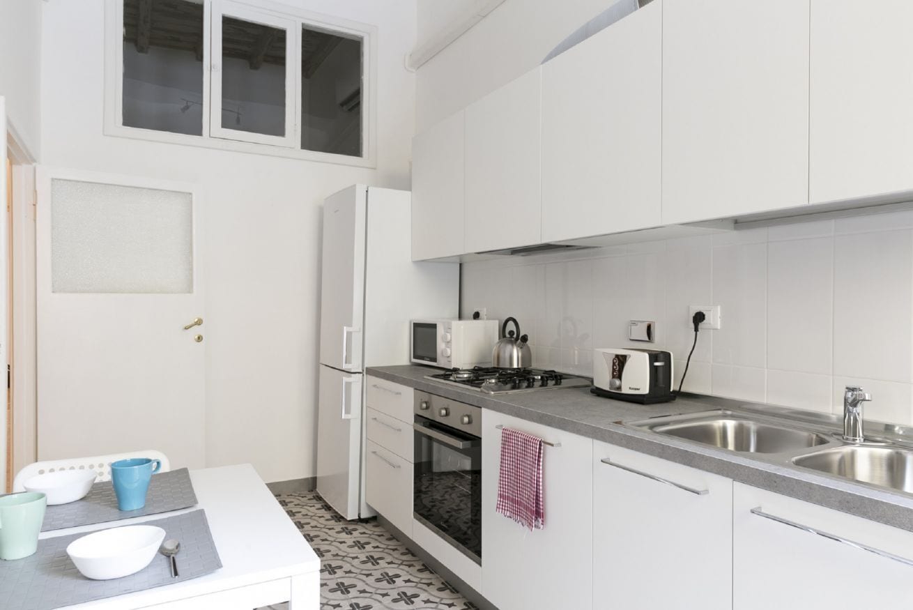 Frigorifero, microonde, forno, piano cottura