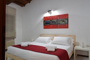 Apartment | 1 bedroom, premium bedding, iron/ironing board, free cribs/infant beds