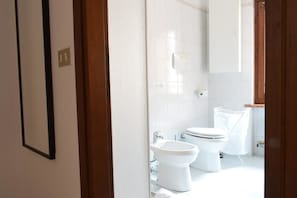 Departamento | Baño | Regadera, amenidades de baño gratuitas, secadora de cabello, toallas
