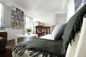 Apartment, 1 Bedroom | Living room - Guest House in Pitti Square (Florence)