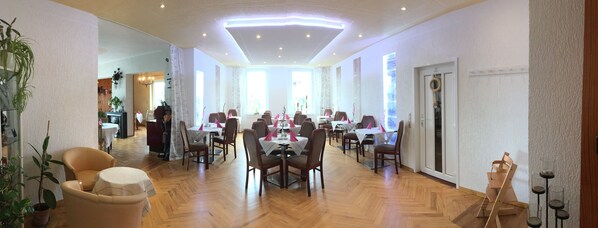 Tägliches kontinentales Frühstück gegen Gebühr