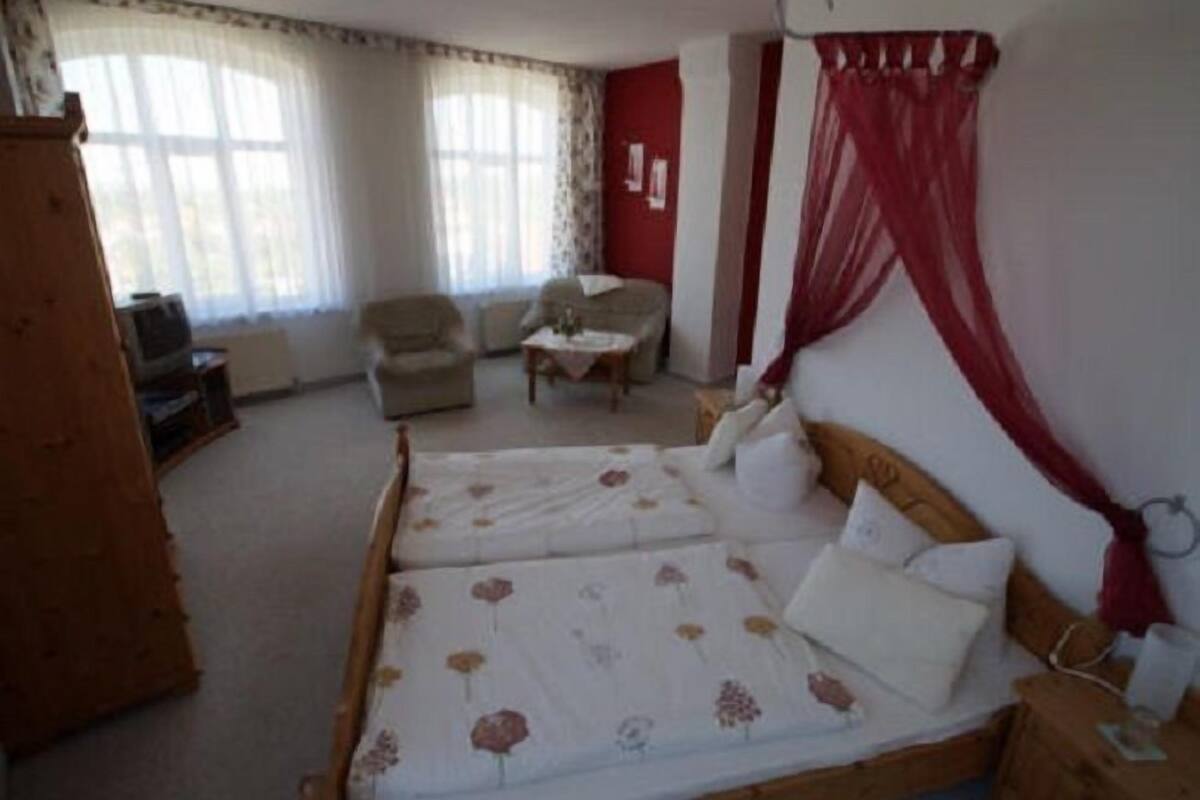 Desk, free cots/infant beds, rollaway beds, free WiFi