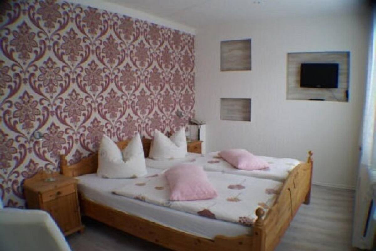 Desk, free cots/infant beds, rollaway beds, free WiFi