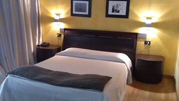 Double Room, Accessible | Minibar, in-room safe, desk, free cribs/infant beds